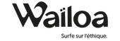 Logo avec le texte "WAILOA" en grandes lettres noires. Le logo est orienté verticalement et semble être sur un fond blanc.