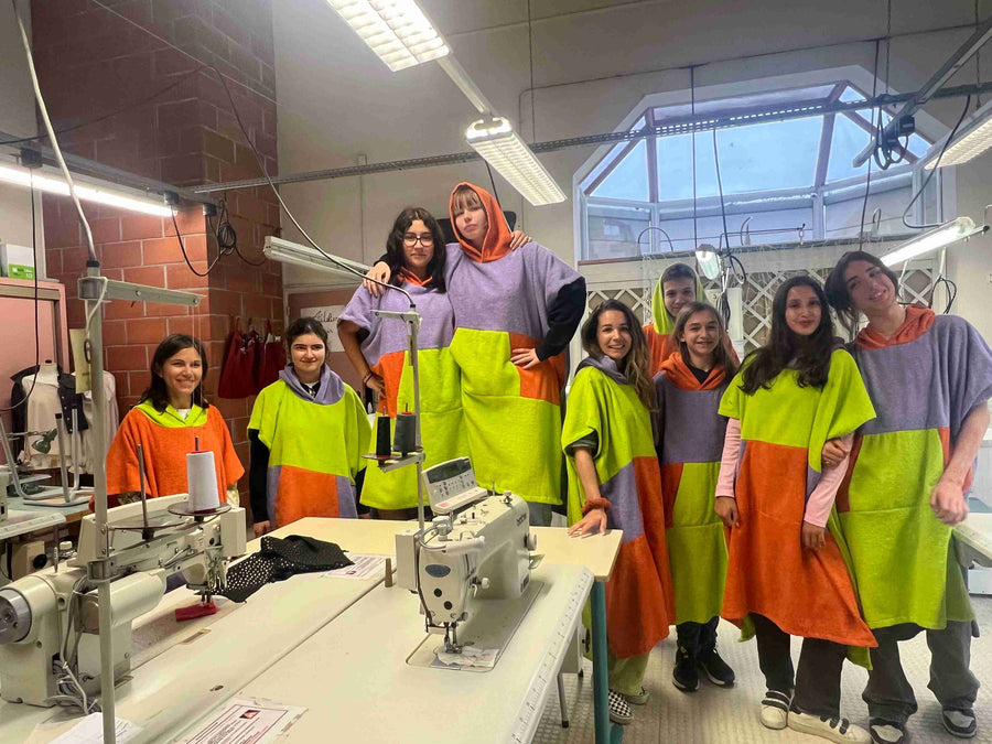 Proyecto local y responsable: ponchos de surf made in Tarbes en colaboración con el instituto Reffye