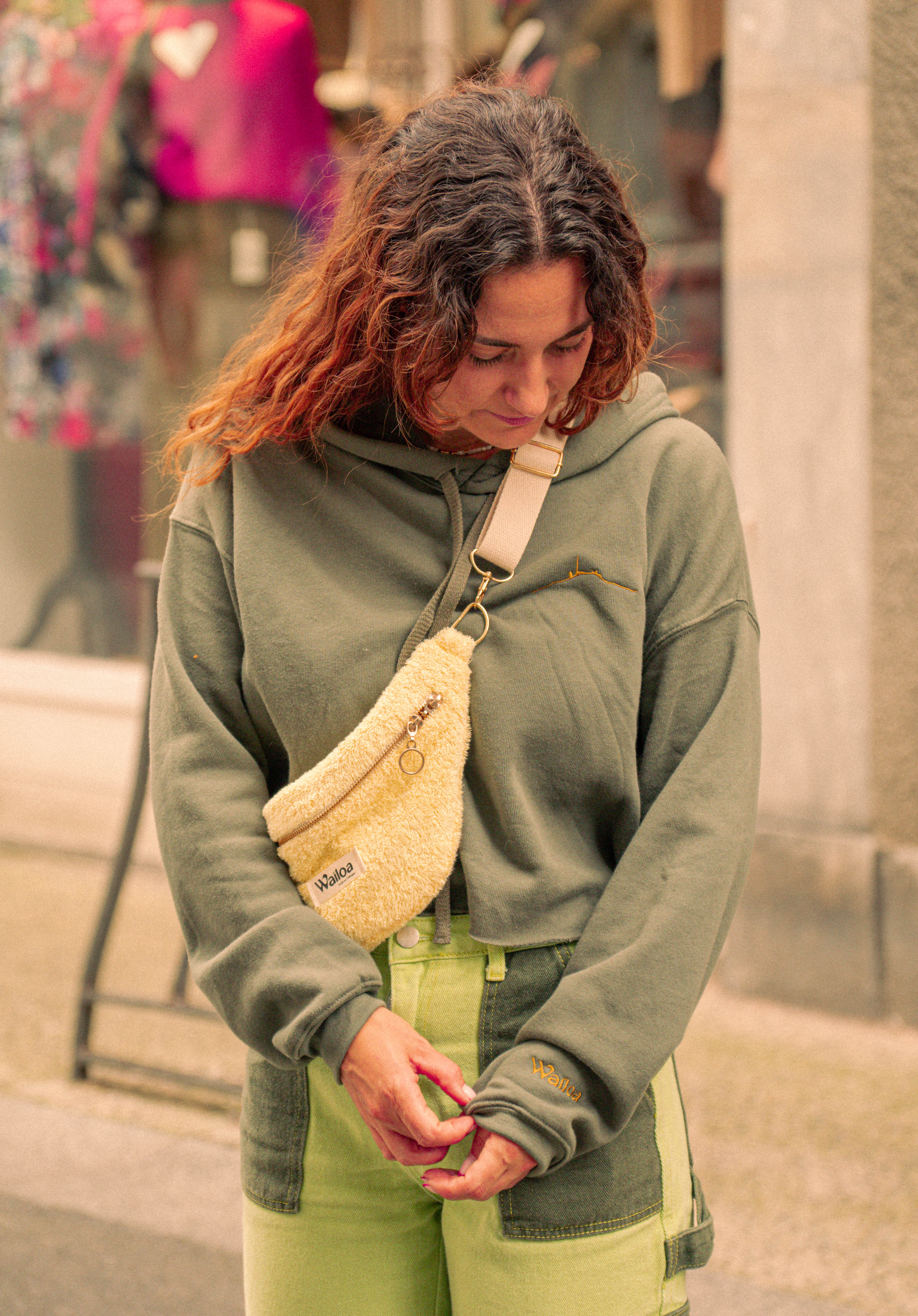 Banane en éponge jaune pastel - Waïloa
