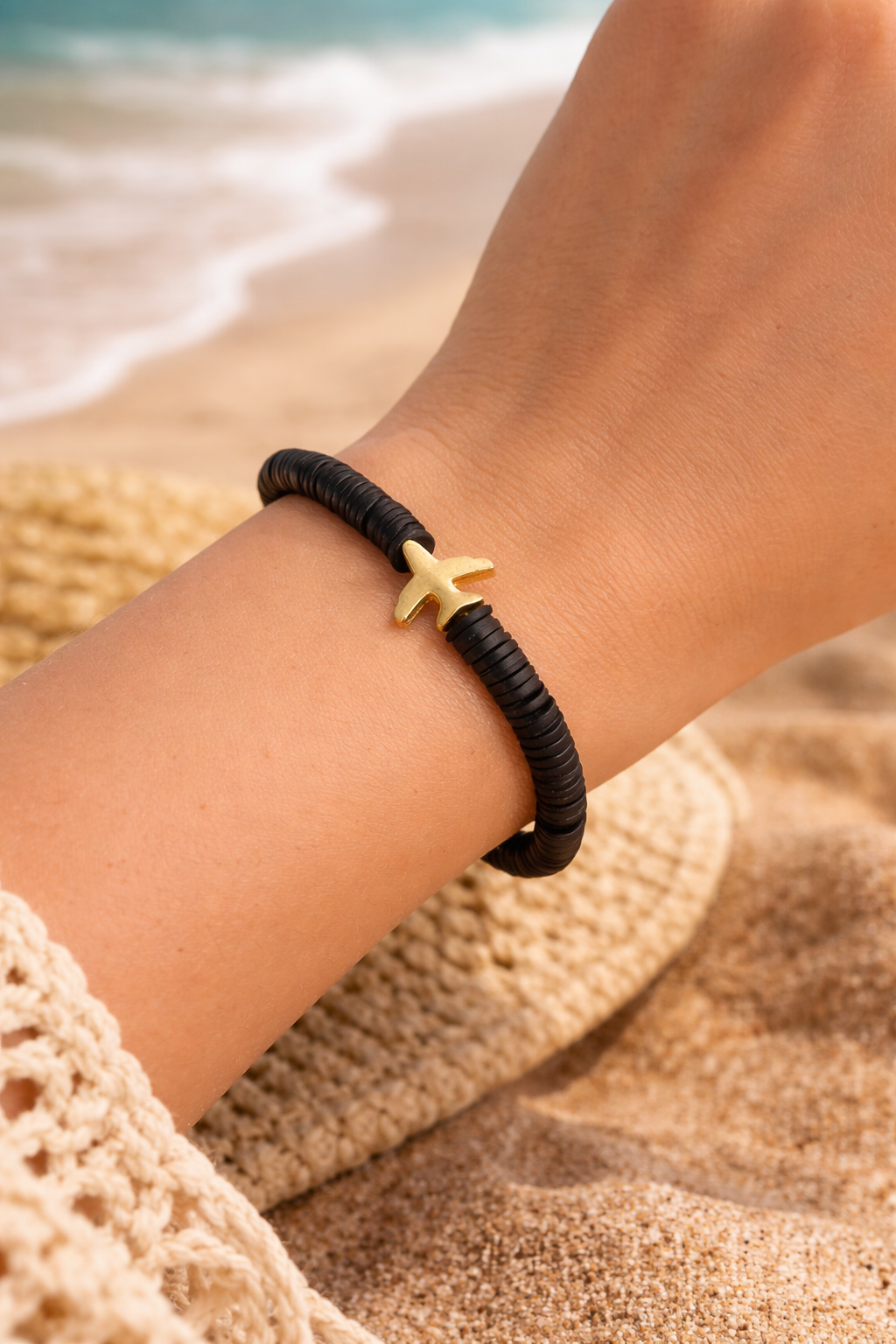 Bracelet perle heishi noir Wailoa – Bracelet Travel avion dore - Waïloa