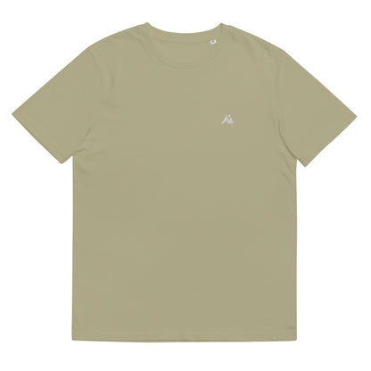 Il s'agit d'une image d'un t-shirt unisexe de couleur beige. Le t-shirt est présenté sur un fond blanc. Il y a un petit logo montagne et vague blanc sur la poitrine côté cœur.