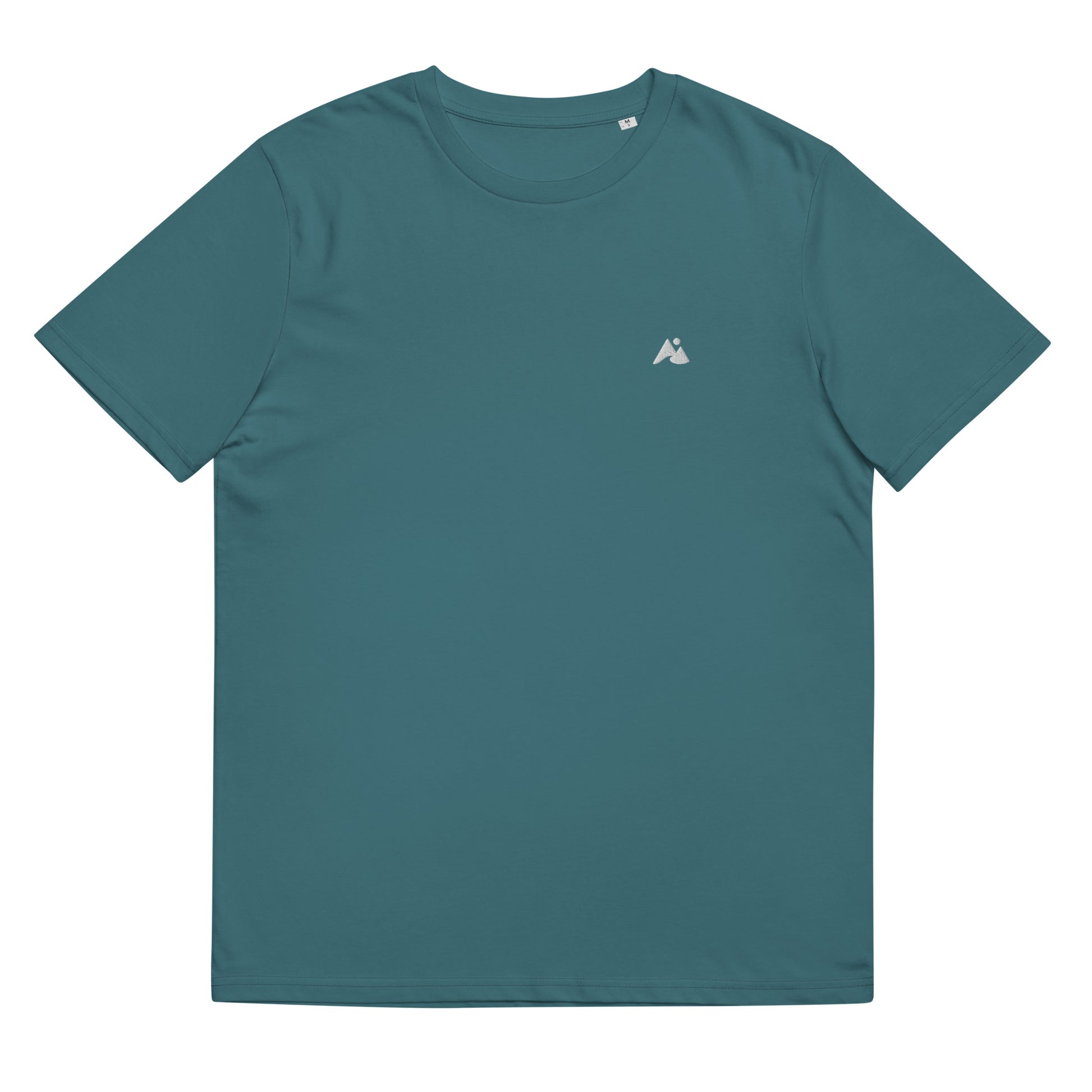 Il s'agit d'une image d'un t-shirt unisexe de couleur bleu canard. Le t-shirt est présenté sur un fond blanc. Il y a un petit logo montagne et vague blanc sur la poitrine côté cœur.