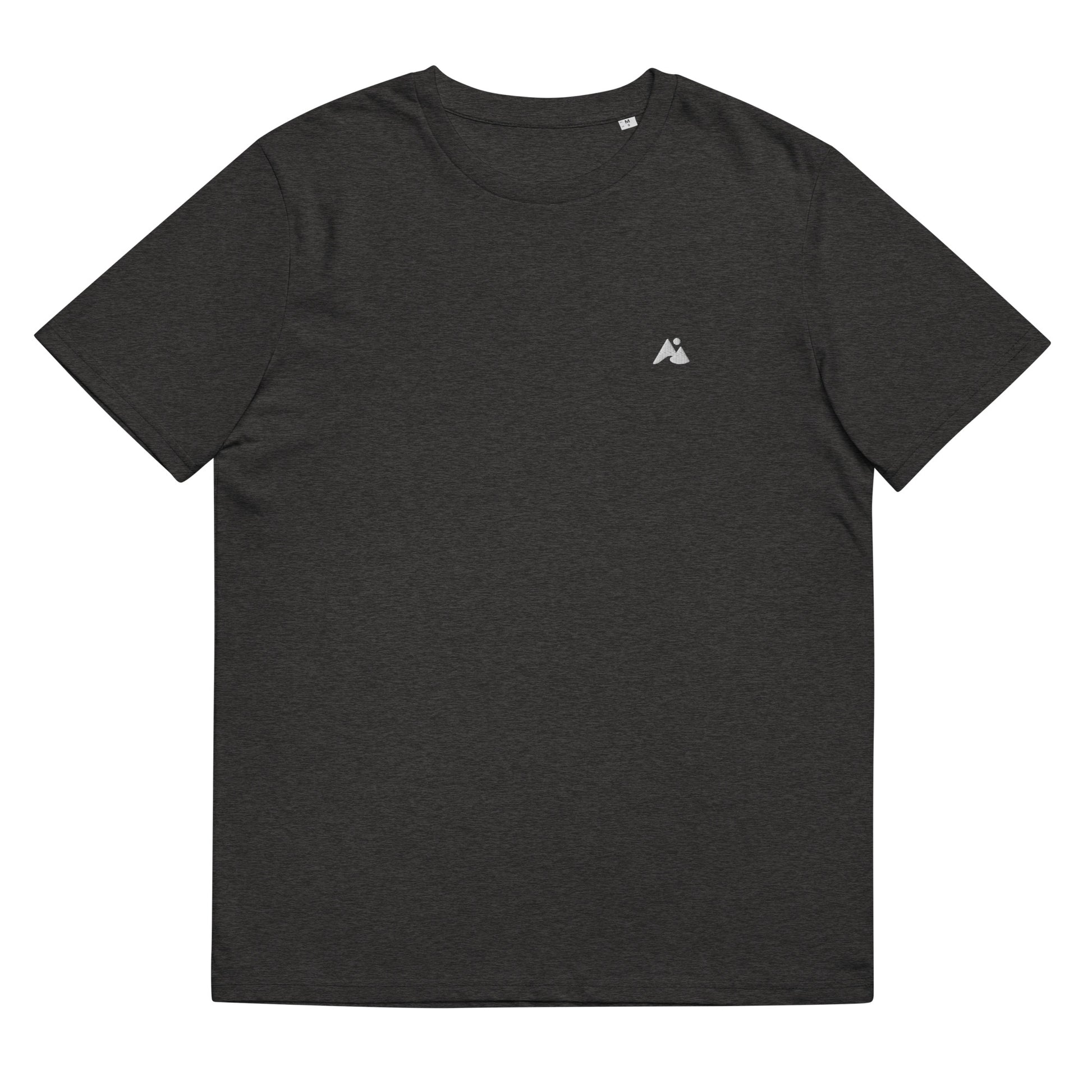 Il s'agit d'une image d'un t-shirt unisexe de couleur gris chiné. Le t-shirt est présenté sur un fond blanc. Il y a un petit logo montagne et vague blanc sur la poitrine côté cœur.