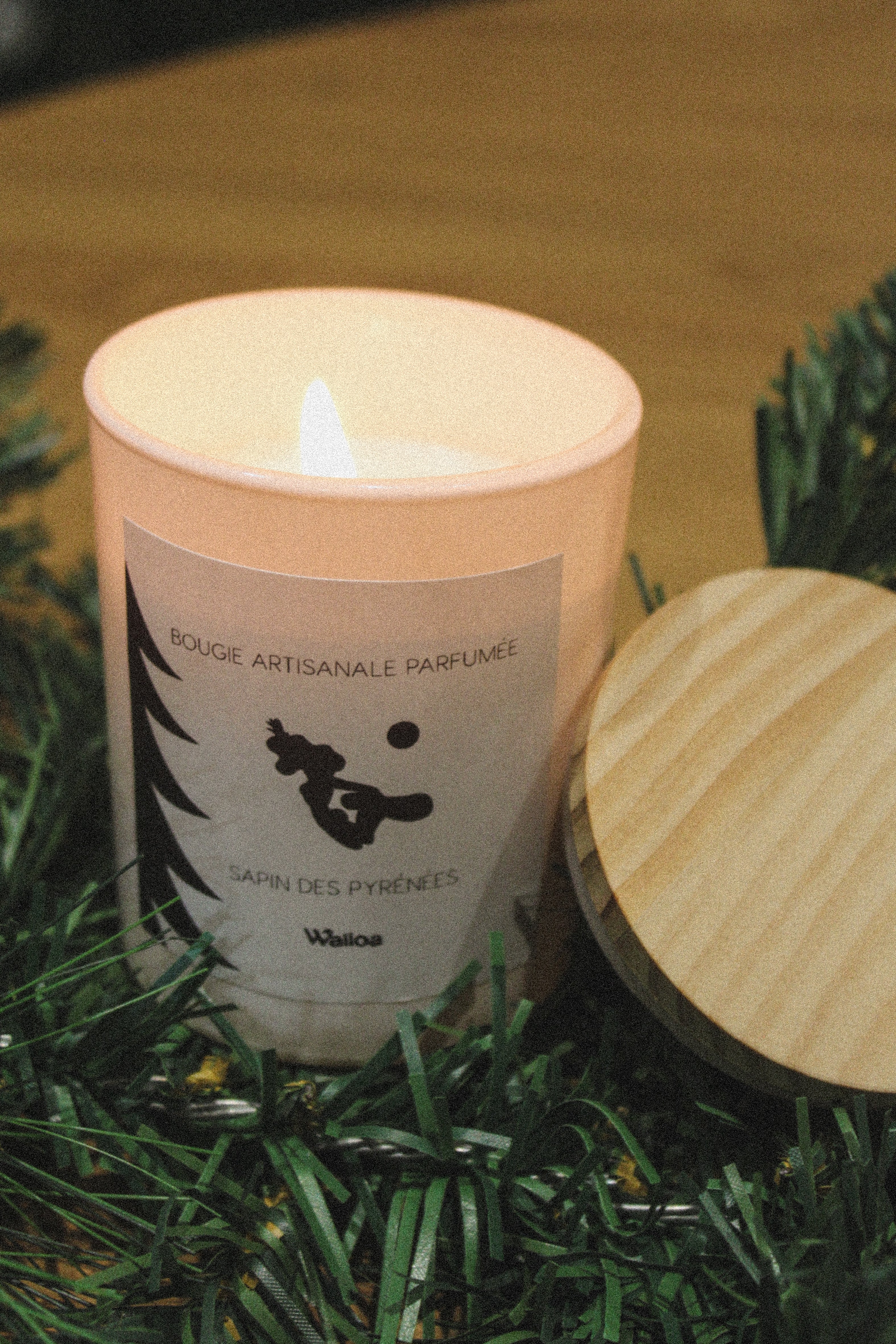 Bougie artisanale parfumée Sapin des Pyrénées – Waïloa (vue 2)